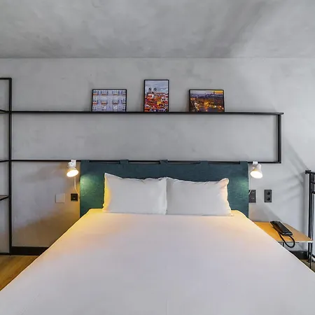 ホテル Ibis Centro Mercado Bolhao 3*