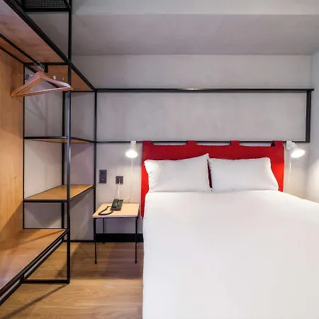 Ibis Centro Mercado Bolhao Hotel 3*