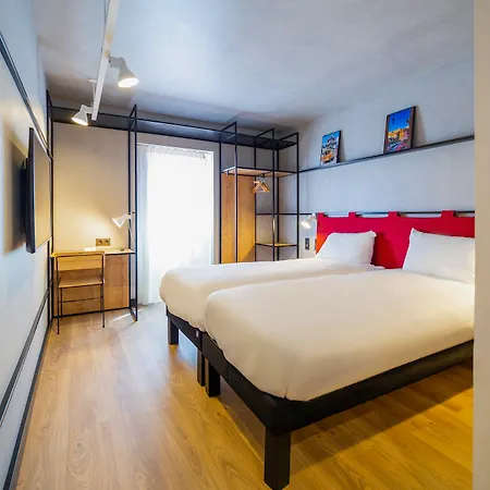 Ibis Centro Mercado Bolhao Hotel 3*