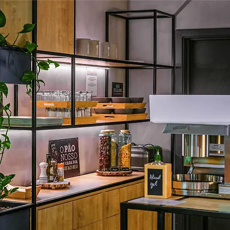 Ibis Centro Mercado Bolhao Szálloda