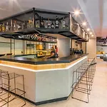 Ibis Centro Mercado Bolhao 호텔 3*
