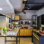 Ibis Centro Mercado Bolhao Hotel