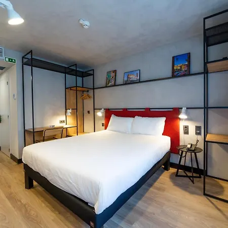 Ibis Centro Mercado Bolhao ホテル