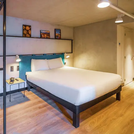 Ibis Centro Mercado Bolhao ホテル