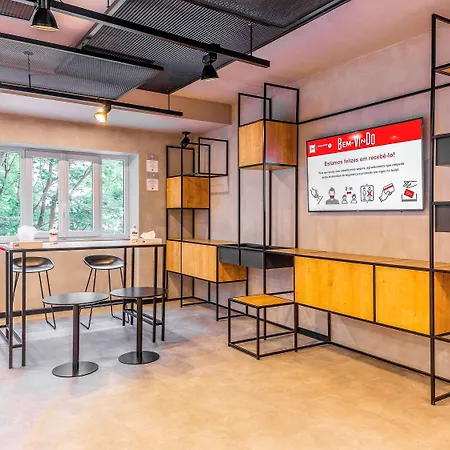 Ibis Centro Mercado Bolhao ホテル 3*