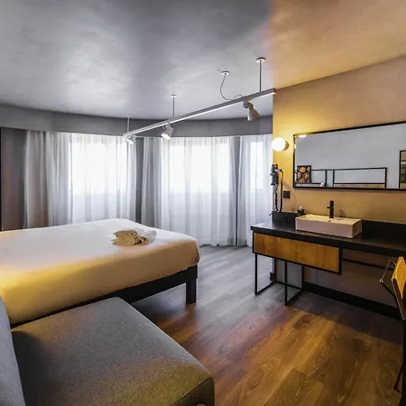 Ibis Centro Mercado Bolhao Hotel 3*